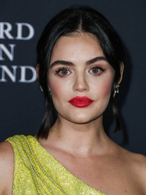 Dolce ve Gabbana elbisesi ve Anito Ko mücevheri giyen aktris Lucy Hale, 15 Kasım 2021 'de ABD' nin Kaliforniya eyaletinin Los Angeles kentinde düzenlenen 6.. 