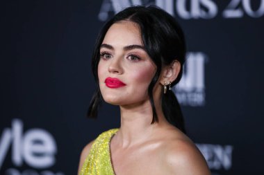 Dolce ve Gabbana elbisesi ve Anito Ko mücevheri giyen aktris Lucy Hale, 15 Kasım 2021 'de ABD' nin Kaliforniya eyaletinin Los Angeles kentinde düzenlenen 6.. 