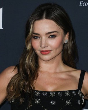Dolce ve Gabbana elbisesi ve Rahaminov Elmas mücevherleri giyen Miranda Kerr, 15 Kasım 2021 'de ABD' nin Kaliforniya eyaletinin Los Angeles kentinde düzenlenen 6.. 