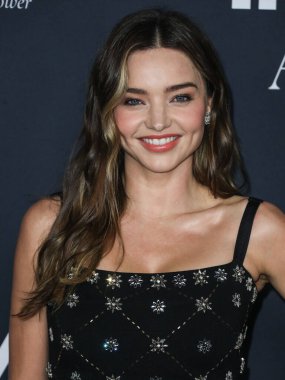Dolce ve Gabbana elbisesi ve Rahaminov Elmas mücevherleri giyen Miranda Kerr, 15 Kasım 2021 'de ABD' nin Kaliforniya eyaletinin Los Angeles kentinde düzenlenen 6..