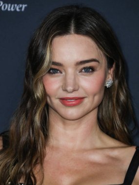Dolce ve Gabbana elbisesi ve Rahaminov Elmas mücevherleri giyen Miranda Kerr, 15 Kasım 2021 'de ABD' nin Kaliforniya eyaletinin Los Angeles kentinde düzenlenen 6..