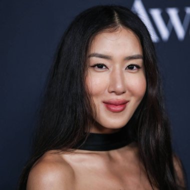 Makyöz Nina Park, 15 Kasım 2021 'de ABD' nin Kaliforniya eyaletinin Los Angeles kentinde düzenlenen 6. Yıllık InStyle Ödülleri 'ne geldi.. 