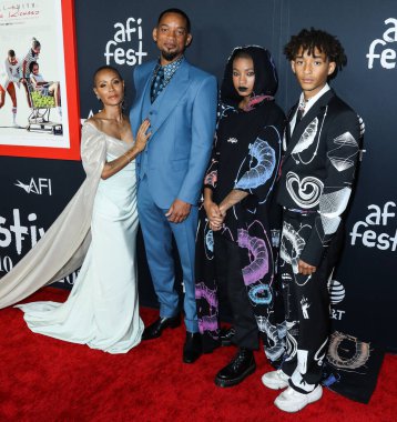 Aktris Jada Pinkett Smith, Will Smith, Willow Smith ve Jaden Smith, 14 Kasım 2021 'de Hollywood, Los Angeles, ABD' deki TCL Çin Tiyatrosu IMAX 'ta düzenlenen Warner Bros. Pictures' King Richard 'ın Kapanış Gecesi' ne geldiler.