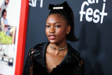 Chanel elbise giyen aktris Demi Singleton, 14 Kasım 2021 'de Hollywood, Los Angeles, Kaliforniya, ABD' deki TCL Çin Tiyatrosu IMAX 'ta düzenlenen Warner Bros. Pictures' King Richard 'ın Kapanış Gecesi' ne geldi.