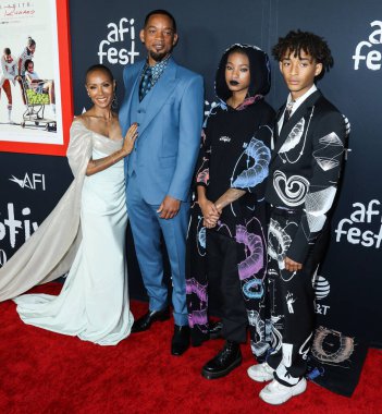 Aktris Jada Pinkett Smith, Will Smith, Willow Smith ve Jaden Smith, 14 Kasım 2021 'de Hollywood, Los Angeles, ABD' deki TCL Çin Tiyatrosu IMAX 'ta düzenlenen Warner Bros. Pictures' King Richard 'ın 2021 Kapanış Gecesi' ne geldiler.