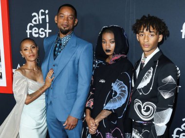 Aktris Jada Pinkett Smith, Will Smith, Willow Smith ve Jaden Smith, 14 Kasım 2021 'de Hollywood, Los Angeles, ABD' deki TCL Çin Tiyatrosu IMAX 'ta düzenlenen Warner Bros. Pictures' King Richard 'ın 2021 Kapanış Gecesi' ne geldiler.