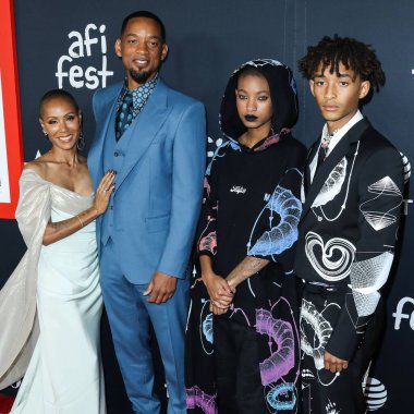Aktris Jada Pinkett Smith, Will Smith, Willow Smith ve Jaden Smith, 14 Kasım 2021 'de Hollywood, Los Angeles, ABD' deki TCL Çin Tiyatrosu IMAX 'ta düzenlenen Warner Bros. Pictures' King Richard 'ın 2021 Kapanış Gecesi' ne geldiler.