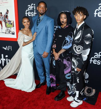 Aktris Jada Pinkett Smith, Will Smith, Willow Smith ve Jaden Smith, 14 Kasım 2021 'de Hollywood, Los Angeles, ABD' deki TCL Çin Tiyatrosu IMAX 'ta düzenlenen Warner Bros. Pictures' King Richard 'ın 2021 Kapanış Gecesi' ne geldiler.