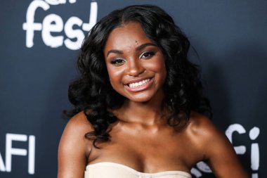 Dolce ve Gabbana elbisesi giyen aktris Saniyya Sidney, 14 Kasım 2021 'de Hollywood, Los Angeles, Kaliforniya' da düzenlenen Warner Bros. Pictures 'King Richard' ın 2021 Kapanış Gecesi Prömiyeri 'ne geldi.