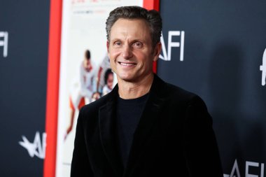Aktör Tony Goldwyn, Warner Bros. Pictures 'King Richard' ın kapanış gecesi galası için 14 Kasım 2021 'de Hollywood, Los Angeles, Kaliforniya, ABD' deki TCL Çin Tiyatrosu IMAX 'e geldi..