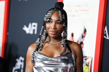 Bach Mai elbisesi giyen Amerikalı tenisçi Venus Williams, 14 Kasım 2021 'de Hollywood, Los Angeles, ABD' deki TCL Çin Tiyatrosu IMAX 'ta düzenlenen Warner Bros. Pictures' King Richard 'ın 2021 Kapanış Gecesi Galasına geldi.