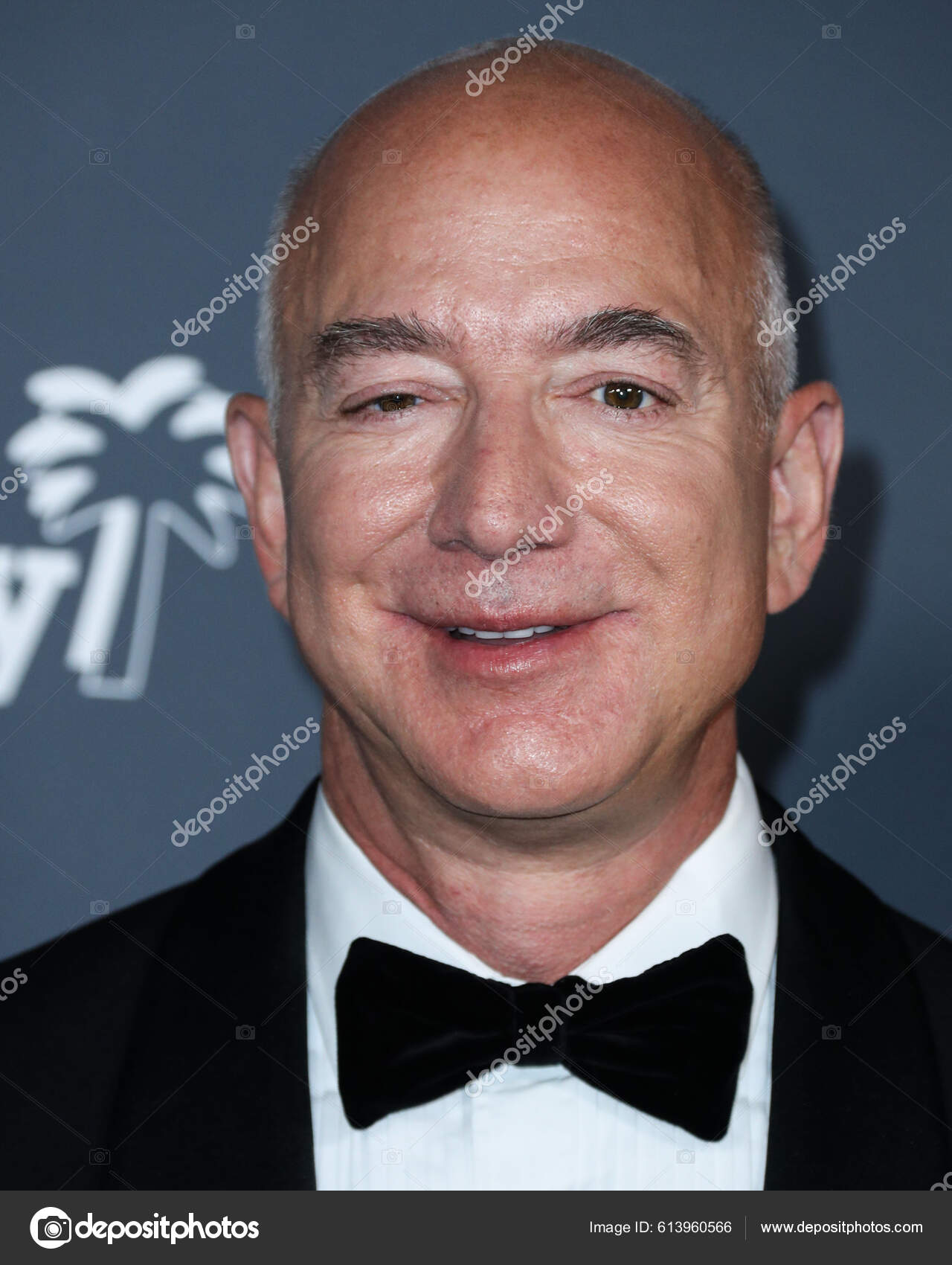 アメリカの起業家 創業者でアマゾンの代表取締役会長であるジェフ ベゾスは  2021年11月13日にパシフィックデザインセンターで開催されたBaby2Baby Year Gara 2021に到着しました —  ストック編集用写真©Image Press Agency#613960566