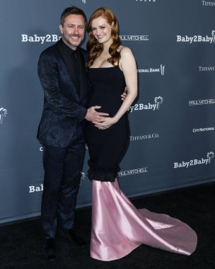 Chris Hardwick ve hamile eşi Lydia Hearst Shaw, 13 Kasım 2021 'de Batı Hollywood, Los Angeles, Kaliforniya, ABD' deki Pasifik Tasarım Merkezi 'nde düzenlenen 10 yıllık Bebek Galası 2021' e geldiler..