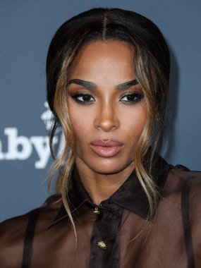 Şarkıcı Ciara, 13 Kasım 2021 'de Batı Hollywood, Los Angeles, Kaliforniya, ABD' deki Pasifik Tasarım Merkezi 'nde düzenlenen Bebek 10 yıllık galaya geldi..