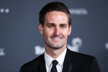 Snap Inc. 'in kurucularından ve CEO' su Evan Spiegel, 13 Kasım 2021 'de Amerika Birleşik Devletleri' nin Los Angeles eyaletinin Batı Hollywood şehrinde düzenlenen Baby2Baby 10 yıllık Gala 2021 'e geldi..