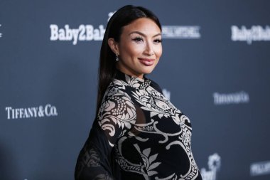 Televizyon sunucusu Jeannie Mai, 13 Kasım 2021 'de Batı Hollywood, Los Angeles, Kaliforniya, ABD' deki Pacific Design Center 'da düzenlenen Baby2Baby 10-Yıl Gala 2021' e geldi..