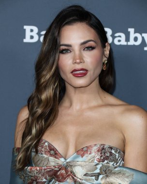 Zuhair Murad elbisesi ve Giuseppe Zanotti ayakkabıları giyen aktris Jenna Dewan, 4 Kasım 2021 'de Batı Hollywood, Los Angeles, Kaliforniya' daki Pasifik Tasarım Merkezi 'nde düzenlenen TikTok ve Jeremy Scott onuruna Los Angeles' taki amfAR galasına geldi., 
