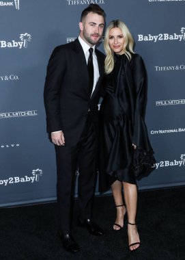 Jordan McGraw ve eşi / televizyon kişiliği Morgan Stewart McGraw, 13 Kasım 2021 'de Batı Hollywood, Los Angeles, Kaliforniya, ABD' de düzenlenen Baby2Baby 10 yıllık Gala 2021 'e geldiler..