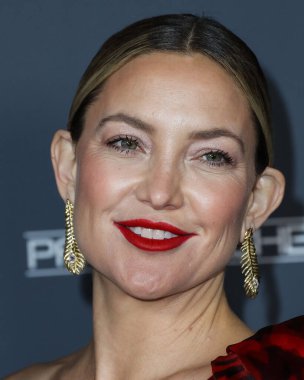 Carolina Herrera elbisesi giyen aktris Kate Hudson, 13 Kasım 2021 'de Amerika Birleşik Devletleri' nin Los Angeles, Kaliforniya, Batı Hollywood 'daki Pacific Design Center' da düzenlenen Bebek 10 yıllık galasına geldi.. 