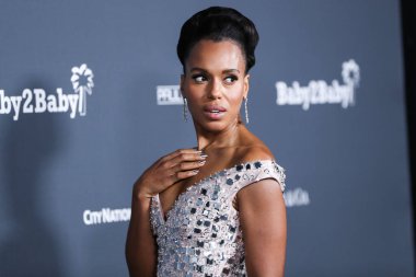 Aktris Kerry Washington Prada elbisesi, Samer Halimeh mücevheri ve Stuart Weitzman ayakkabıları 13 Kasım 2021 'de Batı Hollywood, Los Angeles, Kaliforniya, ABD' deki Pasifik Tasarım Merkezi 'nde düzenlenen Baby2Baby 10 yıllık galasına geldi.