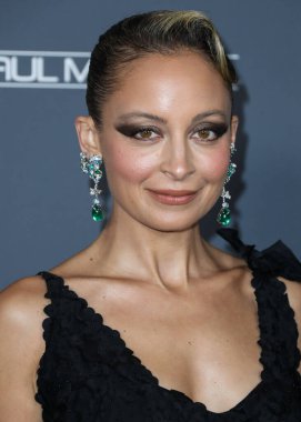 Anabela Chan takılarını takan televizyon karakteri Nicole Richie, 13 Kasım 2021 'de Batı Hollywood, Los Angeles, Kaliforniya, ABD' deki Pacific Design Center 'da düzenlenen Baby2Baby 10 yıllık Gala 2021' e ulaştı..