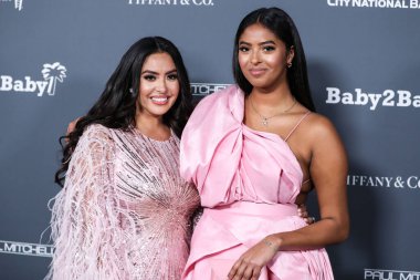Vanessa Bryant ve kızı Natalia Diamante Bryant, 13 Kasım 2021 'de Amerika Birleşik Devletleri' nin Los Angeles eyaletinin Batı Hollywood şehrinde düzenlenen Bebek 10 yıllık Gala 2021 'e geldiler.. 
