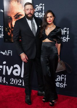 Yapımcı Brad Feinstein, 13 Kasım 2021 'de Hollywood, Los Angeles, Kaliforniya, ABD' deki TCL Çin Tiyatrosu IMAX 'te düzenlenen Netflix' in 'Bruised' adlı filminin resmi gösterimine geldi..