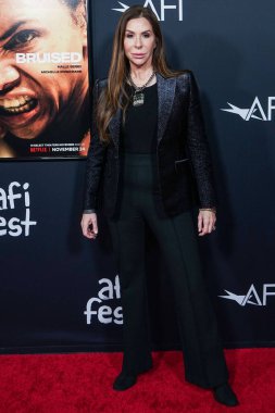 Yapımcı Mary Aloe, 13 Kasım 2021 'de Hollywood, Los Angeles, Kaliforniya, ABD' de bulunan TCL Çin Tiyatrosu IMAX 'te düzenlenen Netflix' in 'Bruised' adlı filminin resmi gösterimi için 2021 AFI Festivali 'ne geldi.. 