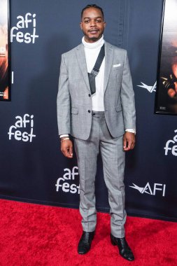 Aktör Stephan James, 13 Kasım 2021 'de Hollywood, Los Angeles, Kaliforniya, ABD' deki TCL Çin Tiyatrosu IMAX 'te düzenlenen Netflix' in 'Bruised' adlı filminin resmi gösterimine geldi.. 