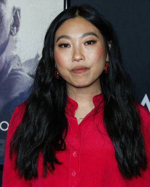 Aktris Awkwafina (Nora Lum), 12 Kasım 2021 'de Hollywood, Los Angeles, Kaliforniya, ABD' deki TCL Çin Tiyatrosu IMAX 'ta düzenlenen 