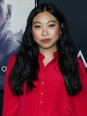 Aktris Awkwafina (Nora Lum), 12 Kasım 2021 'de Hollywood, Los Angeles, Kaliforniya, ABD' deki TCL Çin Tiyatrosu IMAX 'ta düzenlenen 