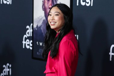 Aktris Awkwafina (Nora Lum), 12 Kasım 2021 'de Hollywood, Los Angeles, Kaliforniya, ABD' deki TCL Çin Tiyatrosu IMAX 'ta düzenlenen 