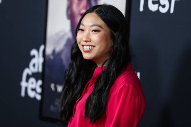 Aktris Awkwafina (Nora Lum), 12 Kasım 2021 'de Hollywood, Los Angeles, Kaliforniya, ABD' deki TCL Çin Tiyatrosu IMAX 'ta düzenlenen 