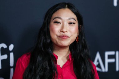Aktris Awkwafina (Nora Lum), 12 Kasım 2021 'de Hollywood, Los Angeles, Kaliforniya, ABD' deki TCL Çin Tiyatrosu IMAX 'ta düzenlenen 