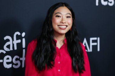 Aktris Awkwafina (Nora Lum), 12 Kasım 2021 'de Hollywood, Los Angeles, Kaliforniya, ABD' deki TCL Çin Tiyatrosu IMAX 'ta düzenlenen 