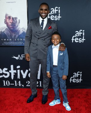 Aktörler Mahershala Ali ve Dax Rey, 12 Kasım 2021 'de Hollywood, Los Angeles, Kaliforniya, ABD' de düzenlenen TCL Çin Tiyatrosu IMAX 'ta düzenlenen 