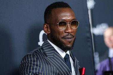 Aktör Mahershala Ali, 12 Kasım 2021 'de Hollywood, Los Angeles, Kaliforniya, ABD' de düzenlenen TCL Çin Tiyatrosu IMAX 'ta düzenlenen 2021 AFI Fest - Apple' ın Dünya Gala Filmleri 'Kuğu Şarkısı' na geldi.. 