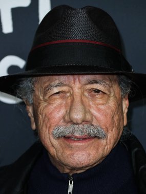 Aktör Edward James Olmos, Netflix 'in' tick, tickBOOM 'unun 2021 AFI Festivali - Açılış Gecesi Galası' na geliyor! 10 Kasım 2021 tarihinde Hollywood, Los Angeles, Kaliforniya, ABD 'deki TCL Çin Tiyatrosu' nda düzenlendi..