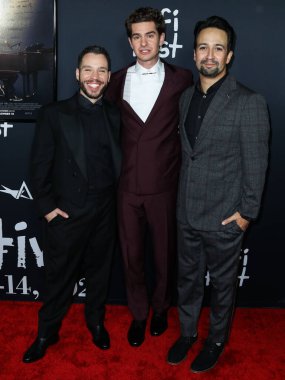 Yönetmen Robin de Jesus, aktör Andrew Garfield ve aktör Lin-Manuel Miranda Netflix 'in 