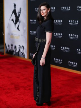 Prada elbisesi giyen aktris Caitriona Balfe, 8 Kasım 2021 'de Los Angeles, Kaliforniya, ABD' deki Akademi Sinema Müzesi 'nde düzenlenen Focus Filmleri' Belfast 'filminin Los Angeles galasına geldi..