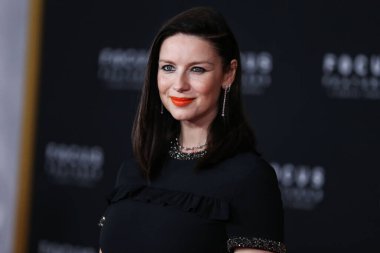 Prada elbisesi giyen aktris Caitriona Balfe, 8 Kasım 2021 'de Los Angeles, Kaliforniya, ABD' deki Akademi Sinema Müzesi 'nde düzenlenen Focus Filmleri' Belfast 'filminin Los Angeles galasına geldi..