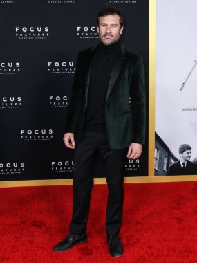 Aktör Clive Standen, 8 Kasım 2021 'de Los Angeles, Kaliforniya, ABD' deki Akademi Sinema Müzesi 'nde düzenlenen Focus Filmleri' Belfast 'ın Los Angeles prömiyerine geldi.. 