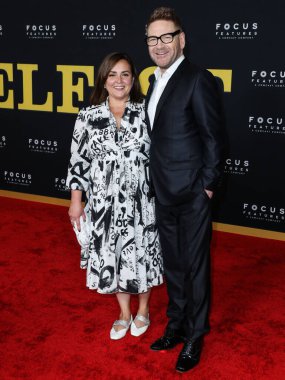 Lindsay Brunnock ve aktör Kenneth Branagh, 8 Kasım 2021 'de Los Angeles, Kaliforniya, ABD' deki Akademi Sinema Müzesi 'nde düzenlenen Focus Özellikleri' Belfast 'filminin Los Angeles galasına geldiler..