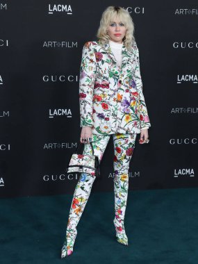 Gucci X Balenciaga takımı giyen şarkıcı Miley Cyrus ve Jared Lehr mücevheri, 6 Kasım 2021 'de Los Angeles İlçe Sanat Müzesi' nde düzenlenen 10. LACMA Sanat + Film Galasına geldi.. 