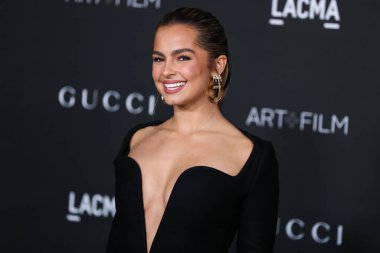 Saint Laurent elbisesi giyen Addison Rae, 6 Kasım 2021 'de Los Angeles İlçe Sanat Müzesi' nde düzenlenen 10. LACMA Sanat + Film Galası 'na geldi.. 