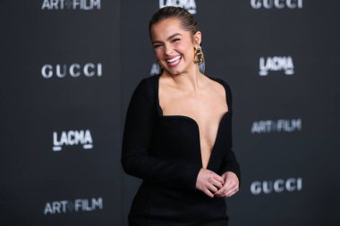 Saint Laurent elbisesi giyen Addison Rae, 6 Kasım 2021 'de Los Angeles İlçe Sanat Müzesi' nde düzenlenen 10. LACMA Sanat + Film Galası 'na geldi.. 