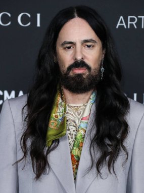 Gucci Alessandro Michele 'nin yaratıcı yönetmeni Gucci' nin giysisini giyen 10. Geleneksel LACMA Sanat + Film Galası 2021 Los Angeles İlçe Sanat Müzesi 'ne 6 Kasım 2021' de geldi.. 