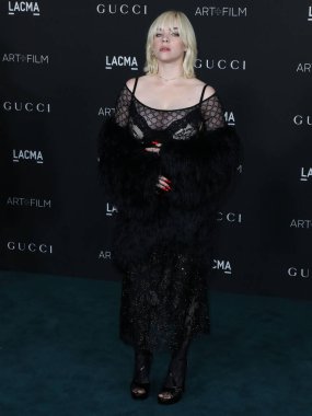 Gucci kıyafeti giyen şarkıcı Billie Eilish, 6 Kasım 2021 'de Los Angeles İlçe Sanat Müzesi' nde düzenlenen 10. Geleneksel LACMA Sanat + Film Galasına geldi.. 