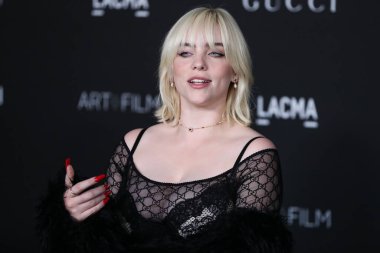 Gucci kıyafeti giyen şarkıcı Billie Eilish, 6 Kasım 2021 'de Los Angeles İlçe Sanat Müzesi' nde düzenlenen 10. Geleneksel LACMA Sanat + Film Galasına geldi.. 