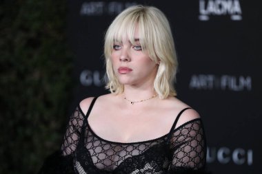 Gucci kıyafeti giyen şarkıcı Billie Eilish, 6 Kasım 2021 'de Los Angeles İlçe Sanat Müzesi' nde düzenlenen 10. Geleneksel LACMA Sanat + Film Galasına geldi.. 